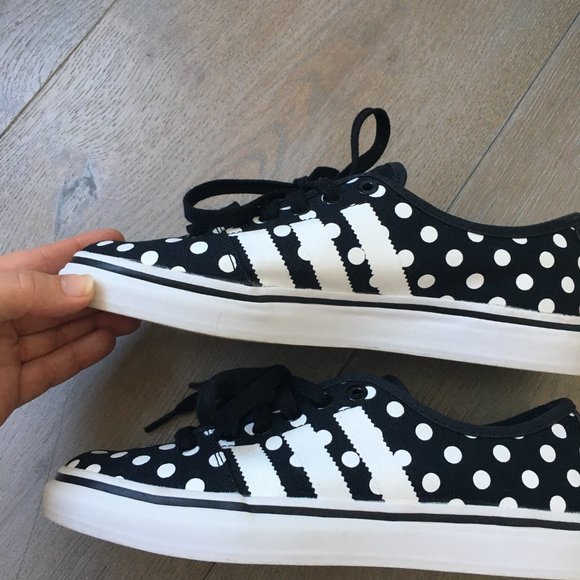 Adidas Original Women Sneakers - Picture 5 of 6